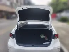 2021 Toyota Corolla TNGA 1.5L CVT Elite, белый — фото 15