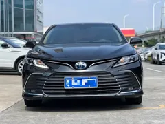 2021 Toyota Camry Hybrid 2.5HGVP Leading, чёрный — фото 2