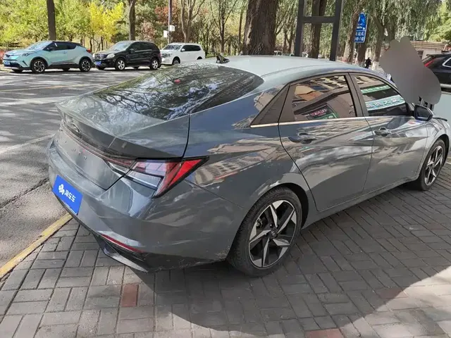 2022 Hyundai Elantra 1.5L CVT LUX Premium