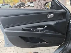2022 Hyundai Elantra 1.5L CVT LUX Premium — фото 7