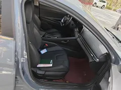 2022 Hyundai Elantra 1.5L CVT LUX Premium — фото 8