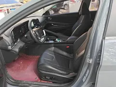 2022 Hyundai Elantra 1.5L CVT LUX Premium — фото 9
