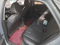 2022 Hyundai Elantra 1.5L CVT LUX Premium — фото 11