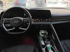 2022 Hyundai Elantra 1.5L CVT LUX Premium — фото 12