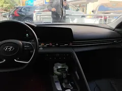 2022 Hyundai Elantra 1.5L CVT LUX Premium — фото 13