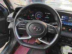 2022 Hyundai Elantra 1.5L CVT LUX Premium — фото 15