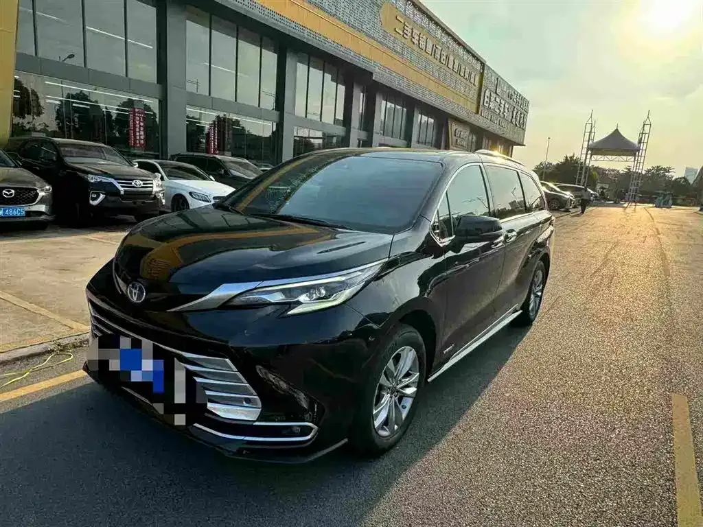 2021 Toyota Sienna 2.5L Hybrid Platinum