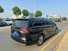 2021 Toyota Sienna 2.5L Hybrid Platinum, чёрный — фото 3
