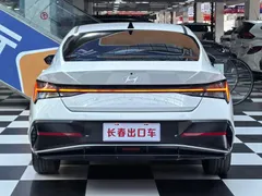 2023 Hyundai Elantra 1.5L CVT LUX Premium, белый — фото 5