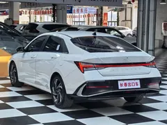 2023 Hyundai Elantra 1.5L CVT LUX Premium, белый — фото 6