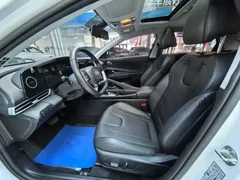 2023 Hyundai Elantra 1.5L CVT LUX Premium, белый — фото 10