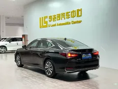 2022 Lexus ES 200 Excellence, чёрный — фото 3