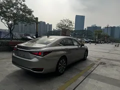 2022 Lexus ES 200 Excellence — фото 5