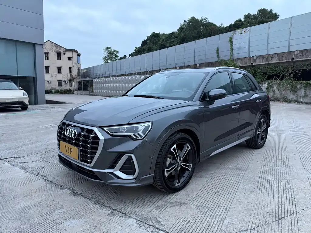 2022 Audi Q3 45 TFSI quattro Fashion Sport