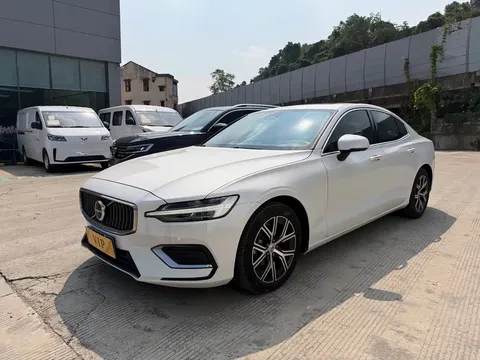 2023 Volvo S60 B4 Luxury