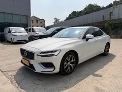 2023 Volvo S60 B4 Luxury, белый — фото 1