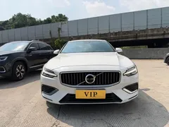 2023 Volvo S60 B4 Luxury, белый — фото 2