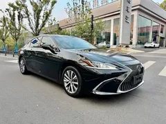 2021 Lexus ES 200 Excellence, чёрный — фото 3