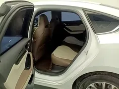 2024 BYD Qin PLUS Honor DM-i PHEV 55km Leading, белый — фото 12