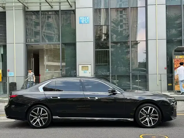 2023 BMW 7 Series 735Li M Sport Package