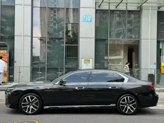 2023 BMW 7 Series 735Li M Sport Package, чёрный — фото 4