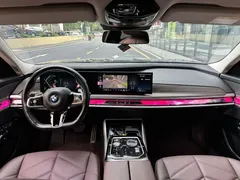 2023 BMW 7 Series 735Li M Sport Package, чёрный — фото 5