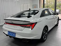2022 Hyundai Elantra 240TGDi DCT LUX Premium, белый — фото 3