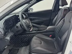 2022 Hyundai Elantra 240TGDi DCT LUX Premium, белый — фото 4