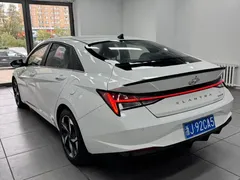 2022 Hyundai Elantra 240TGDi DCT LUX Premium, белый — фото 9
