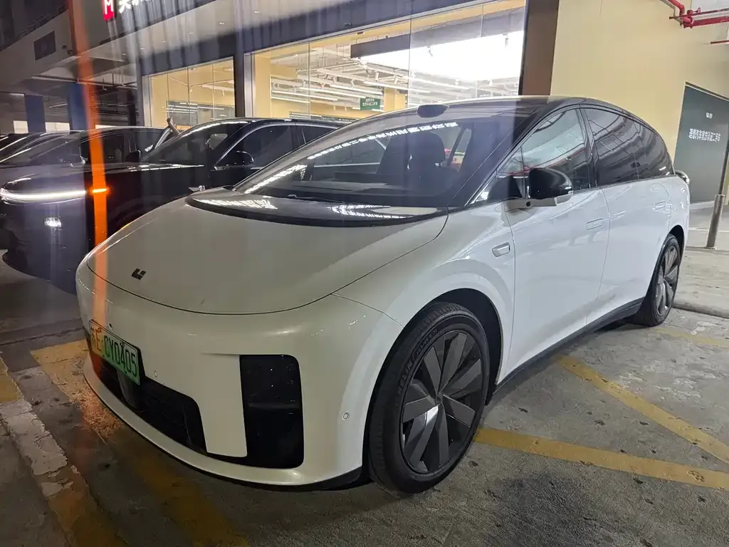 2025 Li Auto i8 Standard