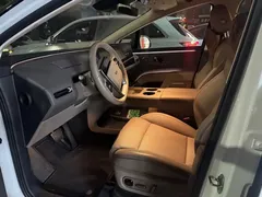 2025 Li Auto i8 Standard, белый — фото 4