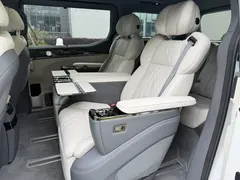 2024 Zeekr 009 6-Seat Executive 4WD 108kWh, белый — фото 13