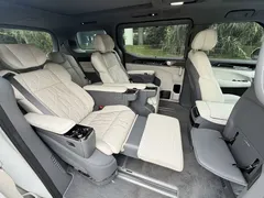 2024 Zeekr 009 6-Seat Executive 4WD 108kWh, белый — фото 16