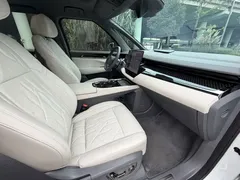 2024 Zeekr 009 6-Seat Executive 4WD 108kWh, белый — фото 20