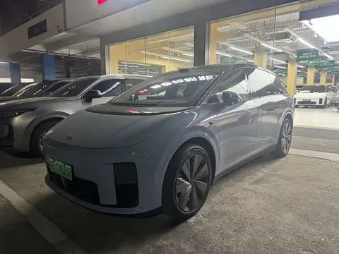 2025 Li Auto i8 Standard