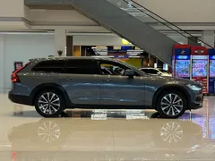 2021 Volvo V90 Cross Country B5 AWD — фото 4