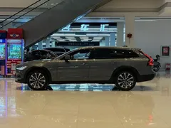 2021 Volvo V90 Cross Country B5 AWD — фото 8