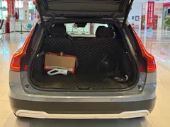 2021 Volvo V90 Cross Country B5 AWD — фото 12