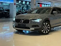 2021 Volvo V90 Cross Country B5 AWD — фото 14