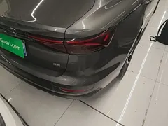 2022 Geely Emgrand 4th Gen 1.5L MT Elite — фото 8