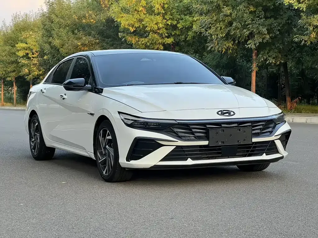 2023 Hyundai Elantra 1.5L CVT LUX Premium