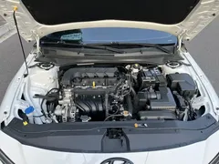 2023 Hyundai Elantra 1.5L CVT LUX Premium, белый — фото 9