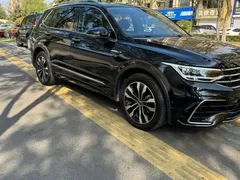 2022 Volkswagen Tiguan L 380TSI AT 4WD R-Line 7-seat, чёрный — фото 3