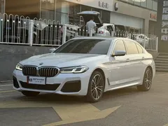 2022 BMW 5 Series 530Li Leading M Sport Package, белый — фото 1