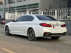 2022 BMW 5 Series 530Li Leading M Sport Package, белый — фото 4