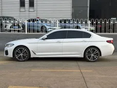 2022 BMW 5 Series 530Li Leading M Sport Package, белый — фото 8