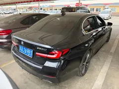 2021 BMW 5 Series 530Li Leading M Sport Package, чёрный — фото 2