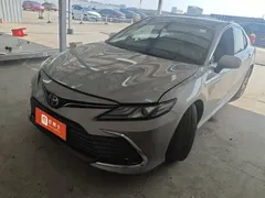 2021 Toyota Camry 2.5G Luxury, белый — фото 1