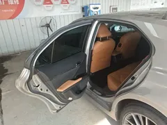 2021 Toyota Camry 2.5G Luxury, белый — фото 6