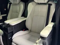 2020 Lexus LM 300h 7-seat, чёрный — фото 23